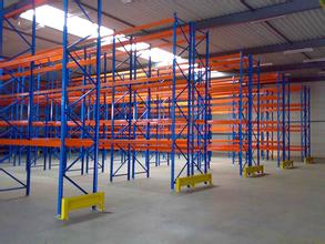 阿克苏仓储货架在选购仓储货架时应该如何考虑工程要素有哪些？